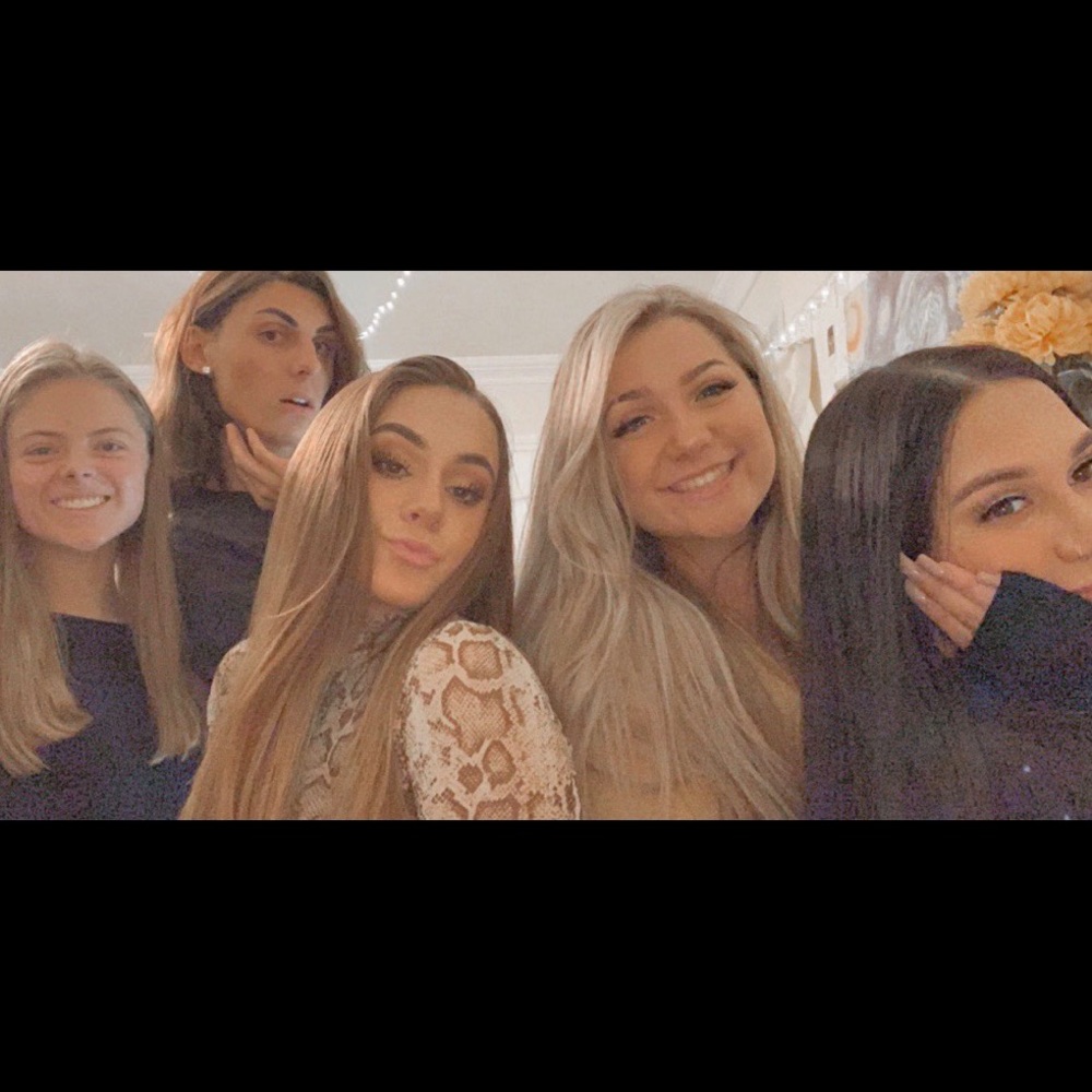 Meet your Posher, Danielle